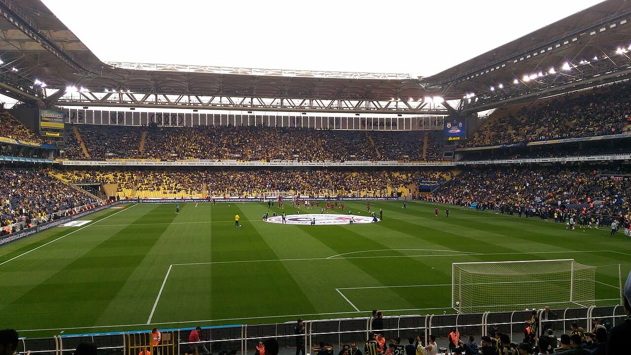 Tribunele stadionului Fenerbahçe înaintea unui meci